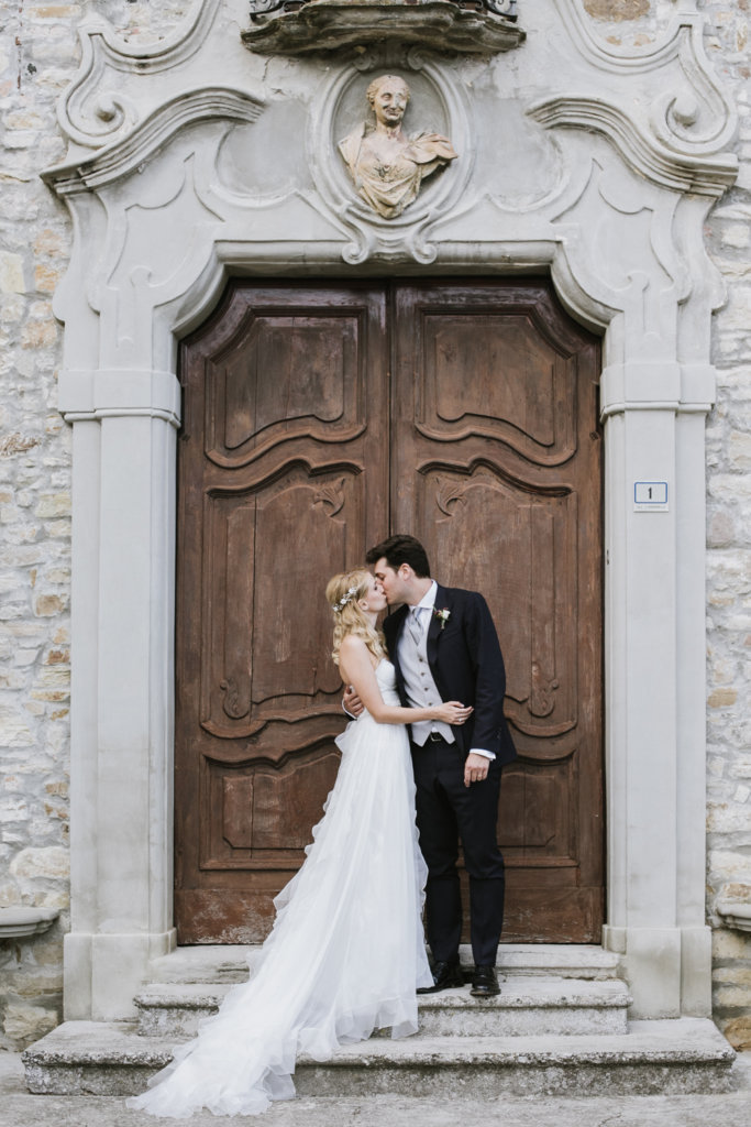 wedding-reportage-matrimonio-fotografo-photographer-piacenza-milano-carlottaf-bride-groom-kiss-bacio-sposa-sposo