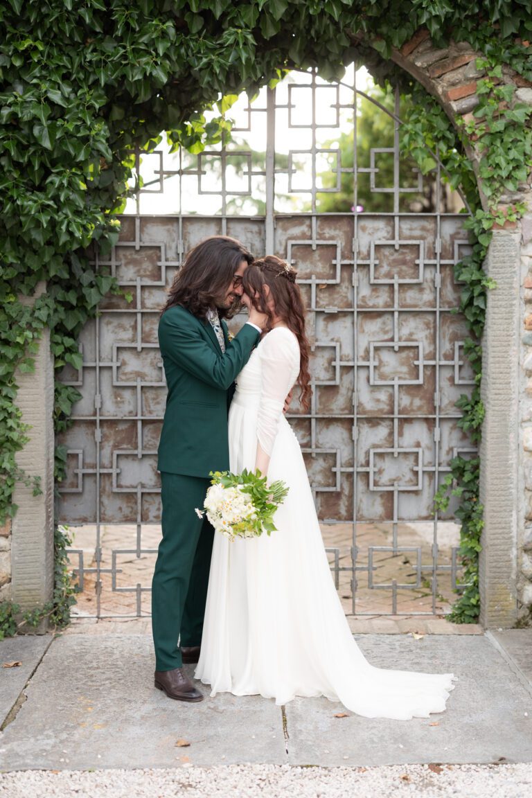 Sara e Tommaso_wedding matrimonio italy Portico del Seminario groom sposo bride sposa kiss bacio